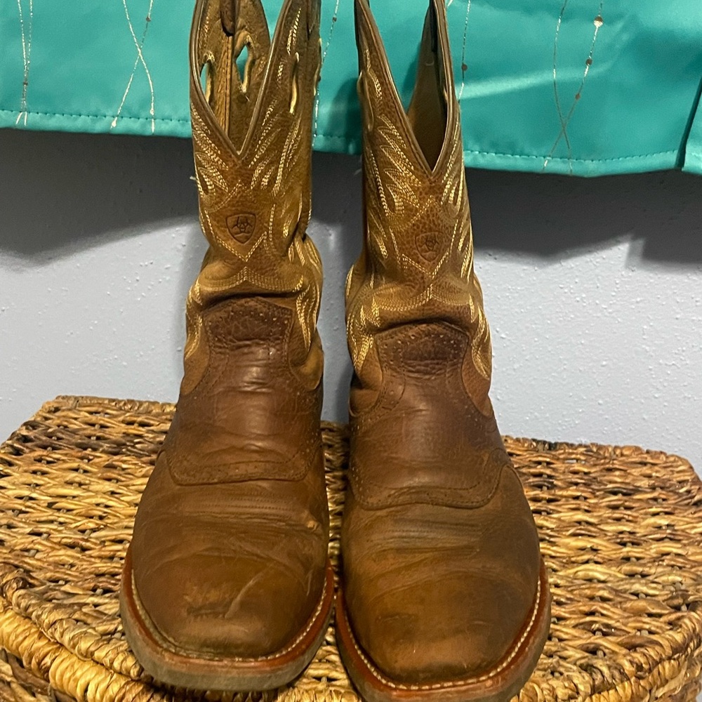 Boots - Picture 3 of 7